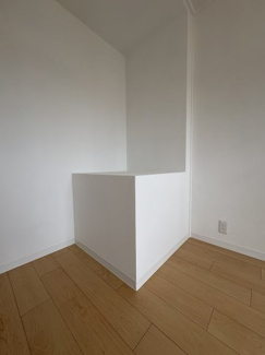 【洋室】 | 左近山団地３街区５階 | 洋室1にあるちょっとした物を置いてもいいですね。
