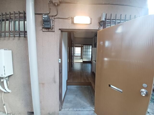 三春荘の玄関