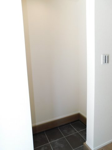 稲沢市平和町法立北瀬古の新築一戸建の収納|◇シューズインクローゼット◇　　キャンプ用品などアウトドアグッズをしまっておけるＳＩＣ！