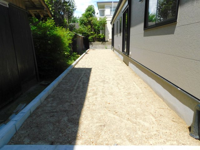 稲沢市平和町法立北瀬古の新築一戸建の庭|◇庭◇　　南面に家庭菜園などが楽しめる庭付き！