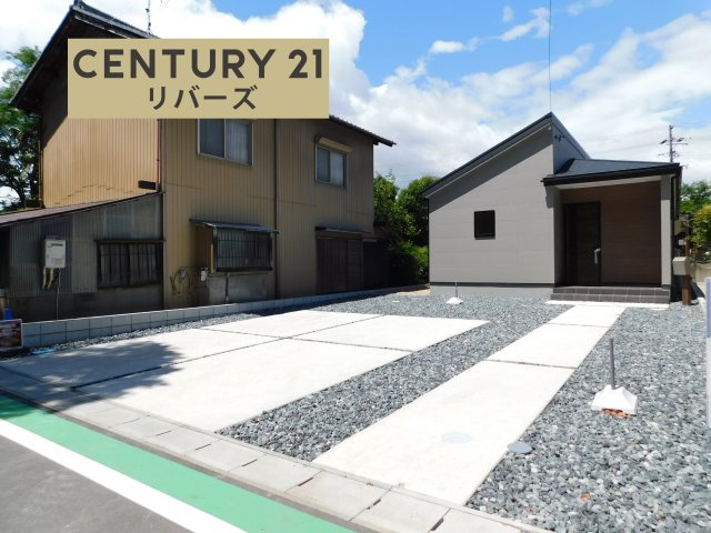 稲沢市平和町法立北瀬古の新築一戸建の前面道路含む現地写真|☆２号棟☆　　新価格！！いつでもご案内出来ます♪（お問合せ当日、平日、水曜、夜間でもＯＫ）　敷地８４．２５坪！　駐車最大６台ＯＫ　人気の平屋戸建て♪　収納豊富な４ＬＤＫ！　陽当たり良好♪　南に庭付き♪