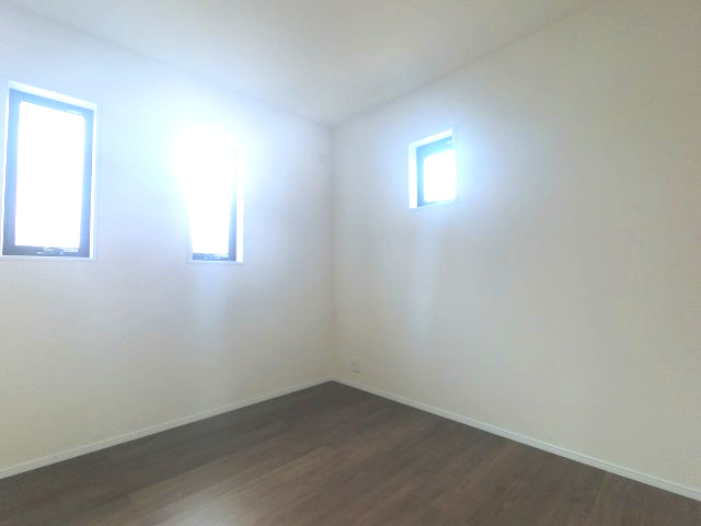 北野町今山 2号棟の洋室|洋室④　4.5帖のお部屋　2面から差し込む光で部屋が明るいです