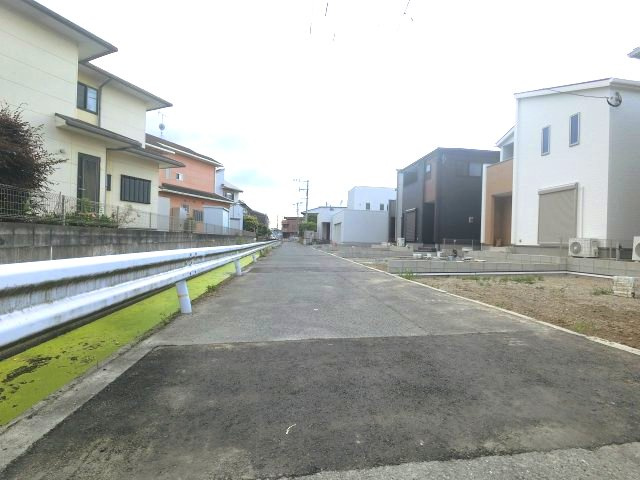 北野町今山 2号棟の前面道路含む現地写真