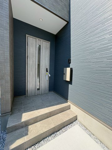 田川市桜町4期　新築戸建ての玄関|オシャレなデザインの玄関♪
