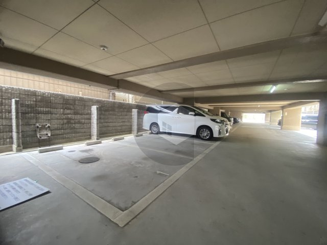 サンヴェール春日の駐車場