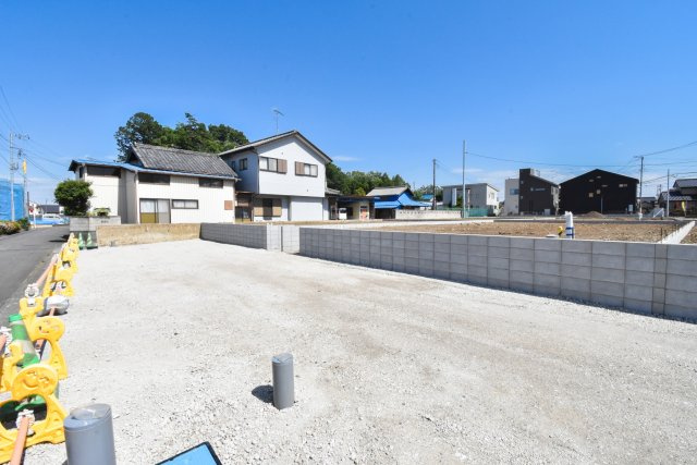 ふじみ野市駒林の売地の外観|お車は並列で複数台駐車できますので、セカンドカーやお客さま用のお車も出し入れが楽々です。