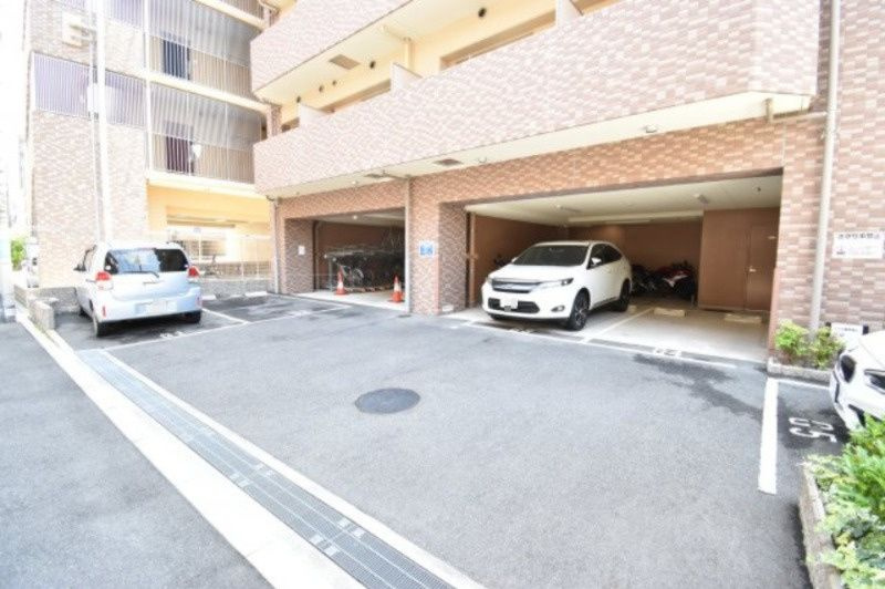 リッツ難波南Ⅱの駐車場