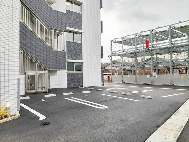 パルトネール板付の駐車場