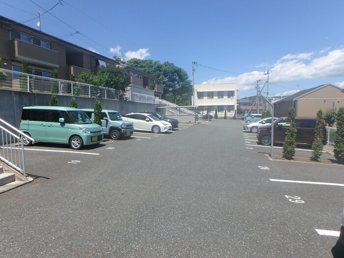 イーストヒルズ高松　Ｂの駐車場