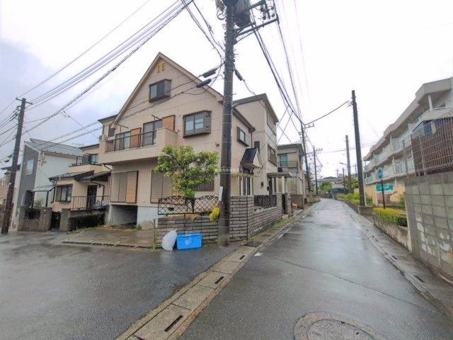 ふじみ野市鶴ケ舞１丁目の中古一戸建の前面道路含む現地写真|北側と東側が4m道路に面した角地で開放感があります。