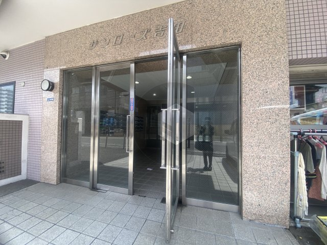 サンローズ吉田のエントランス