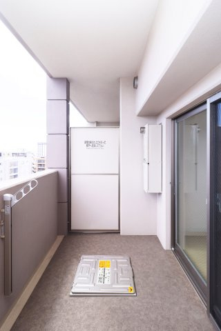サヴォイレトワールセレステ　12階のバルコニー|別号室のものになります。現状優先。