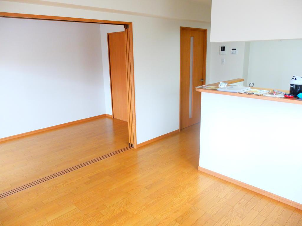 丹波篠山市網掛の賃貸マンションの居間・リビング|リビング10.6帖◎