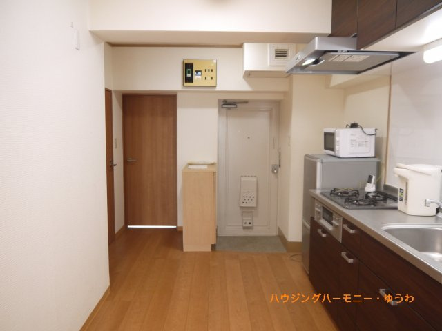 【キッチン】 | 宮本３７ハイツ | 光と風があふれる開放的なリビングダイニングには自然と家族みんなが集まってきます。