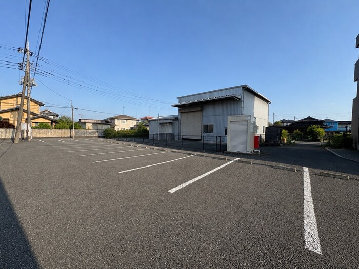 ハミングバードの駐車場