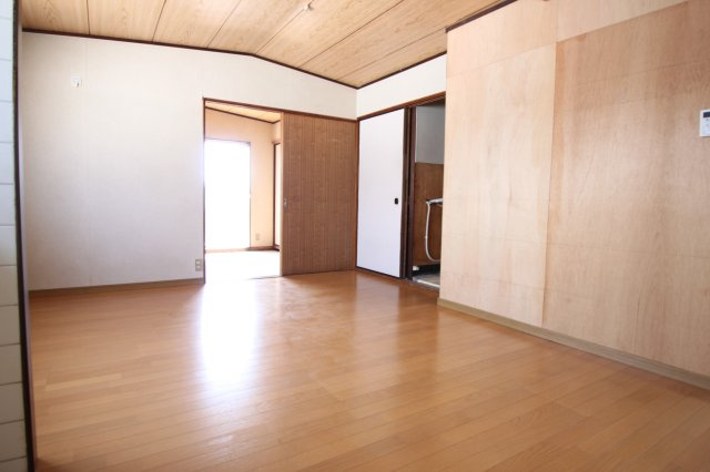 鎌田マンションの洋室