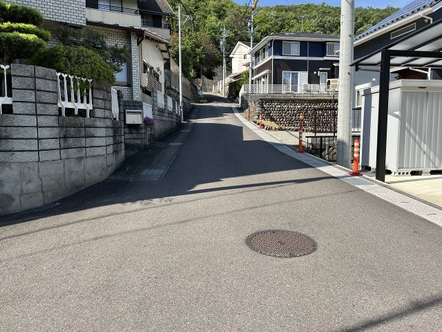 土地　野一色8丁目の前面道路含む現地写真