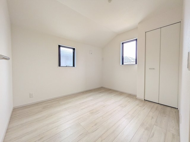 八王子市　小比企町　新築一戸建て　１期の洋室|～2階5.1帖の洋室　2面採光で明るく風通しの良いお部屋です～