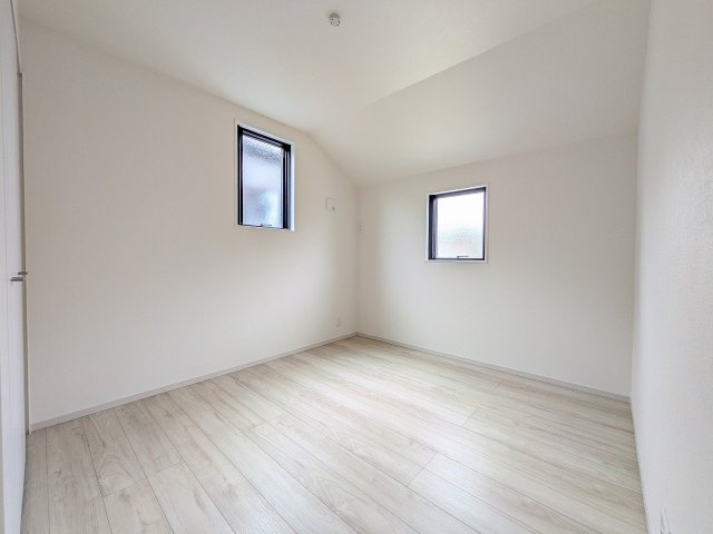 八王子市　小比企町　新築一戸建て　１期の子供部屋|～2階5.2帖の洋室　2面採光で明るく風通しの良いお部屋です～