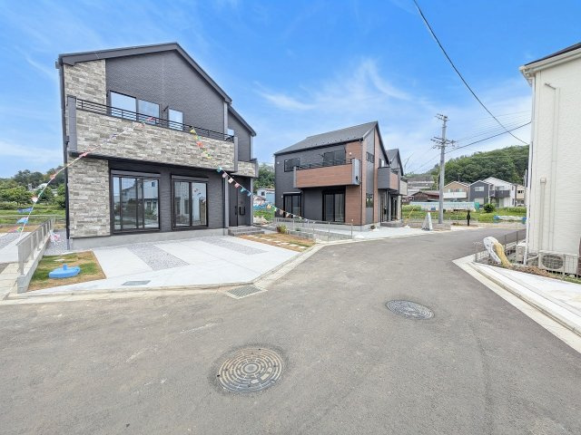 八王子市　小比企町　新築一戸建て　１期の前面道路含む現地写真|～東側5ｍ道路に面しています～