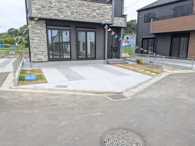 八王子市　小比企町　新築一戸建て　１期の駐車場|～L字に2台駐車可能カースペース～