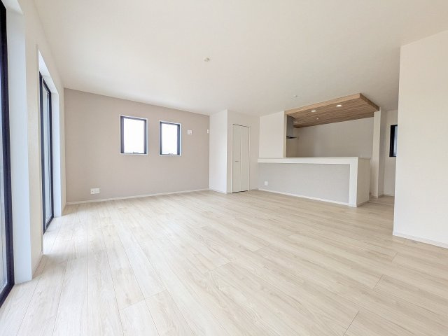 八王子市　小比企町　新築一戸建て　１期の居間・リビング|～20.0帖の明るく開放感のあるLDK、家族団欒の時間をお過ごしいただけます～
