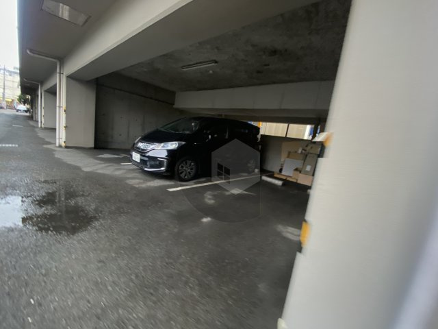 イーストマンションの駐車場