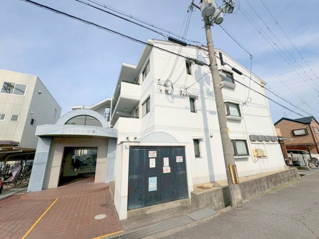 ファミール安倉の外観|外観は落ち着いています