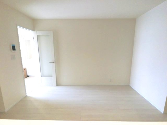 北野町今山 3号棟の居間・リビング|キッチンからの景色