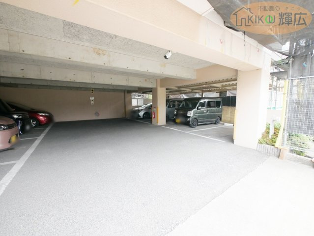 グランコート加古川南　3階の駐車場
