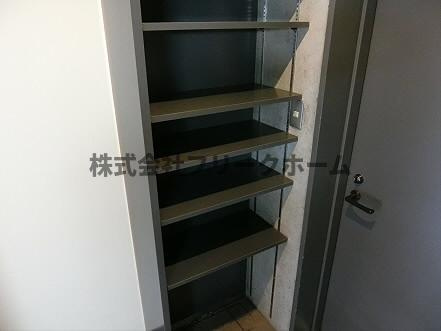 三鷹市下連雀１丁目の賃貸マンションの収納
