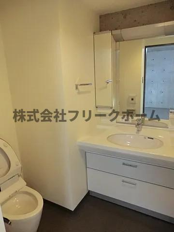 三鷹市下連雀１丁目の賃貸マンションの洗面所
