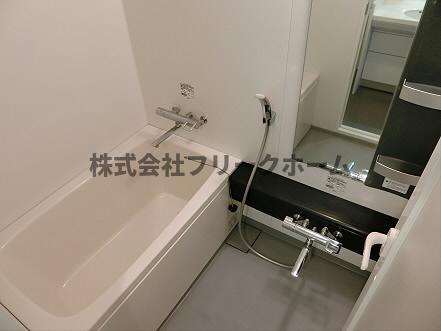 三鷹市下連雀１丁目の賃貸マンションの浴室