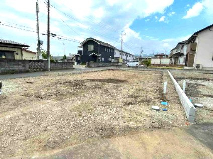 グラファーレ渋川市金井　２号棟（平屋）の前面道路含む現地写真|現地写真です。開放的な立地です☆