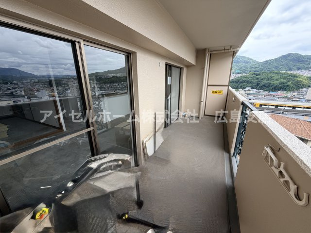 【バルコニー】 | 【新規上級リフォーム】チュリス上安駅前 | バルコニーはとても広く、奥行きもしっかりあります♪