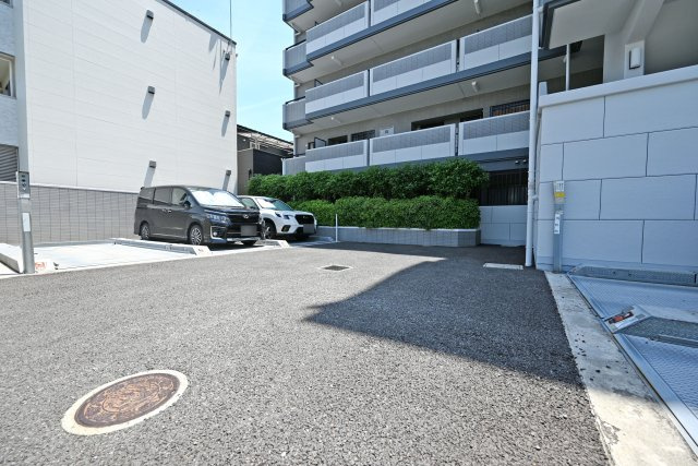 カーサ東園田の駐車場|駐車場月額料金：8000円～15000円
※空き状況は要確認
