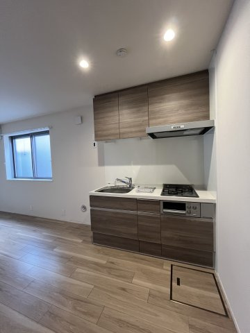 【キッチン】 | MAISON HIRO | 同物件別部屋参考写真　キッチンは木目調でお洒落なデザイン