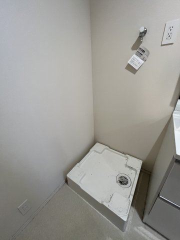 【その他】 | MAISON HIRO | 同物件別部屋参考写真　ゆったりした洗濯機置場、ドラム式も余裕♪