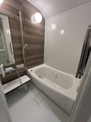 【浴室】 | MAISON HIRO | 同物件別部屋参考写真　脚を伸ばしてくつろげるバスルーム