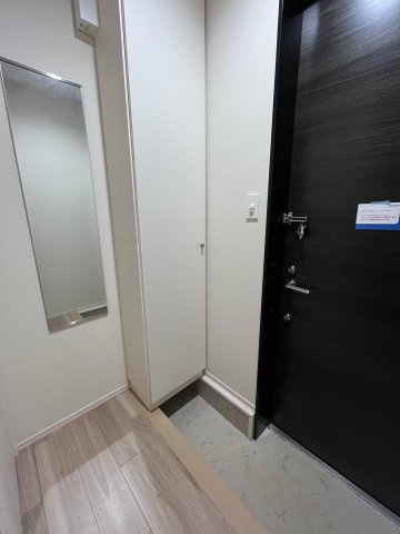 【玄関】 | MAISON HIRO | 同物件別部屋参考写真　姿見を設置した痒い所に手が届く玄関