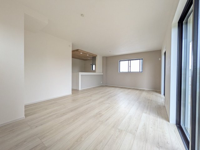 八王子市　小比企町　新築一戸建て　１期の居間・リビング|～20.0帖の明るく開放感のあるLDK、家族団欒の時間をお過ごしいただけます～す～