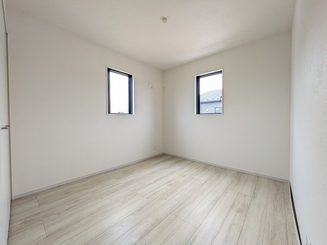八王子市　小比企町　新築一戸建て　１期の洋室|～2階5.2帖の洋室　2面採光で明るく風通しの良いお部屋です～