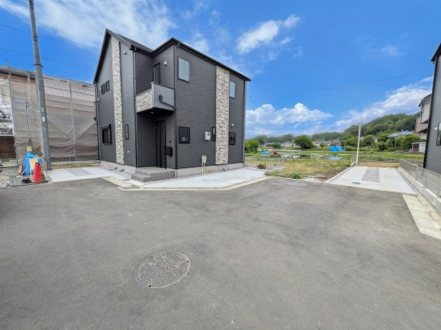 八王子市　小比企町　新築一戸建て　１期の前面道路含む現地写真|～北側5ｍ道路に面しています～