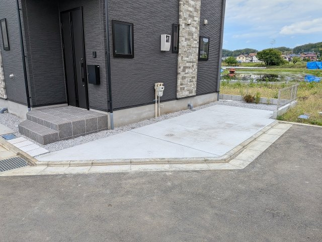 八王子市　小比企町　新築一戸建て　１期の駐車場|～建物北側・東側に計2台駐車可能カースペース～
