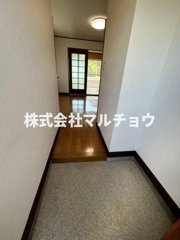 高瀬川ハイツAの玄関|明るい玄関です