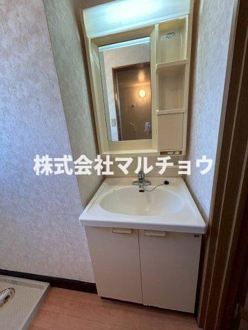 高瀬川ハイツAの洗面所|忙しい朝には欠かせない洗面所です