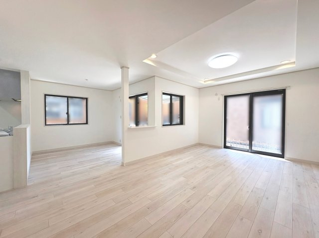 【居間・リビング】 | 鈴鹿市稲生塩屋１丁目 | ＬＤＫ