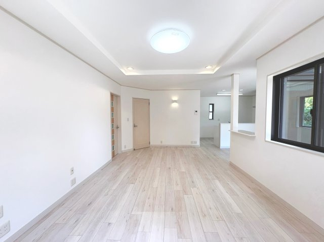 【居間・リビング】 | 鈴鹿市稲生塩屋１丁目 | ＬＤＫ