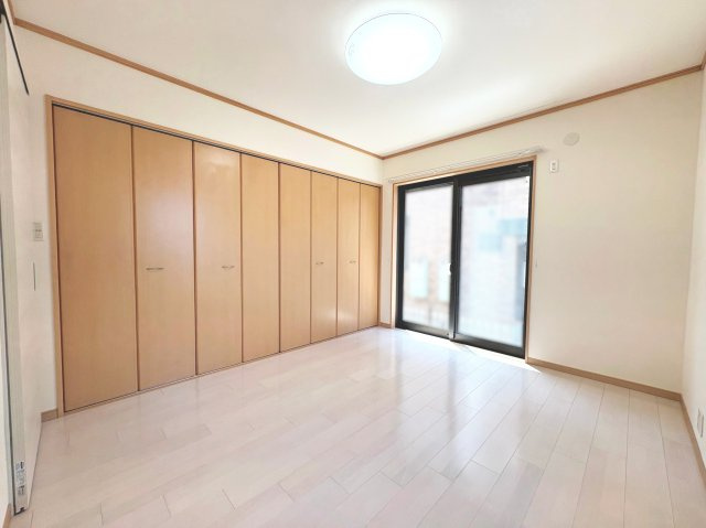 【洋室】 | 鈴鹿市稲生塩屋１丁目 | １階洋室