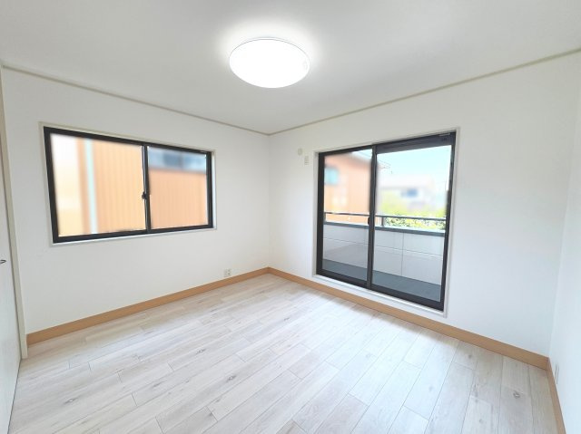【洋室】 | 鈴鹿市稲生塩屋１丁目 | ２階洋室